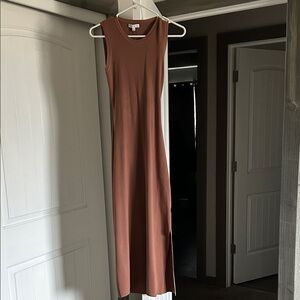 Chic Sleeveless Tan Maxi Dress